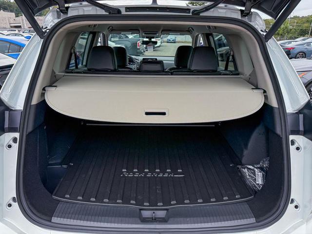 Photo of 2026 Everest White Pearl Tricoat Nissan Rogue