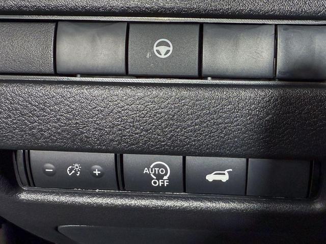 Photo of 2026 Everest White Pearl Tricoat Nissan Rogue