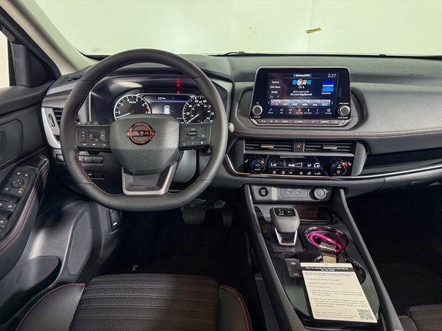 Photo of 2026 Everest White Pearl Tricoat Nissan Rogue