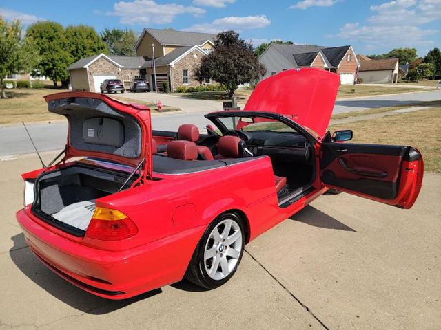 Photo of 2001 Red BMW 325