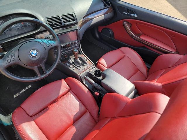 Photo of 2001 Red BMW 325