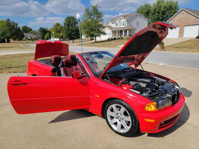 Photo of 2001 Red BMW 325
