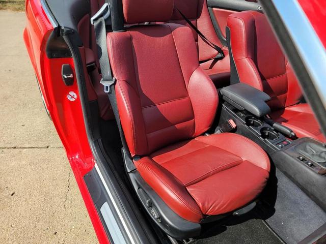 Photo of 2001 Red BMW 325