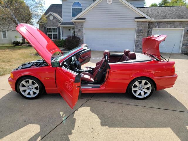Photo of 2001 Red BMW 325