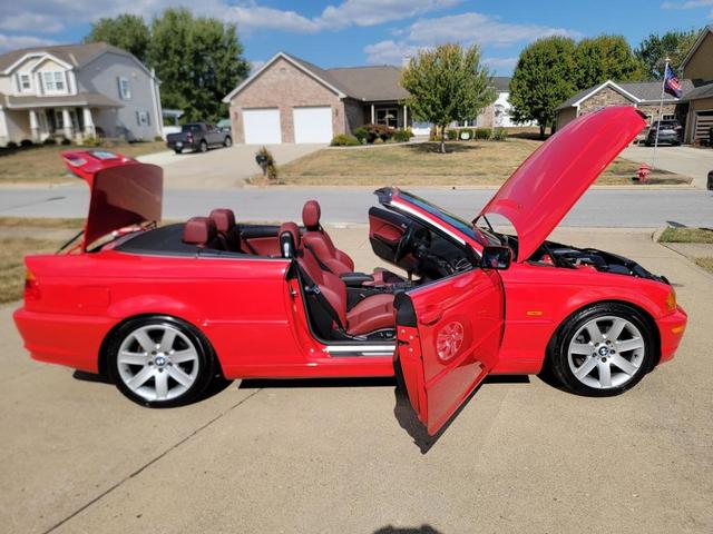 Photo of 2001 Red BMW 325