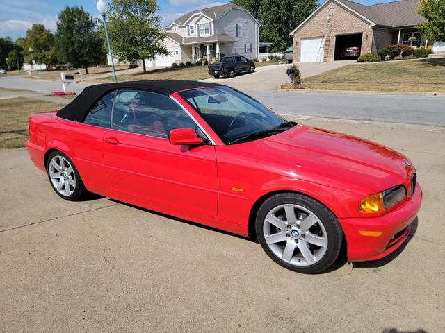 Photo of 2001 Red BMW 325