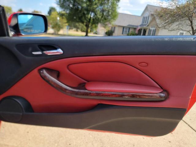 Photo of 2001 Red BMW 325