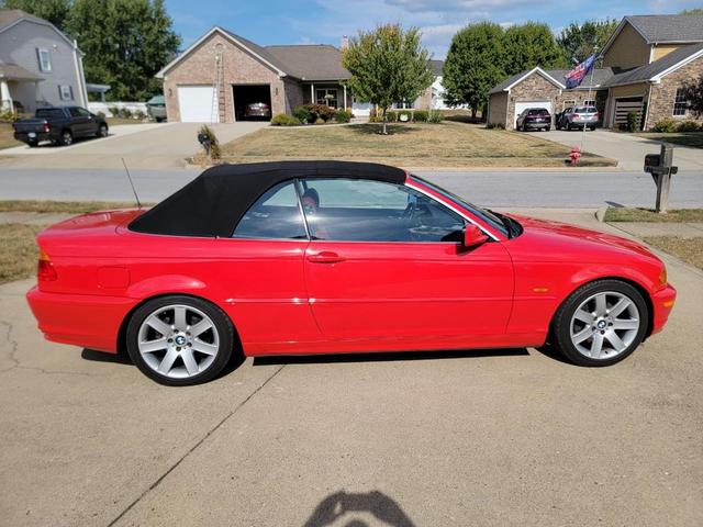 Photo of 2001 Red BMW 325