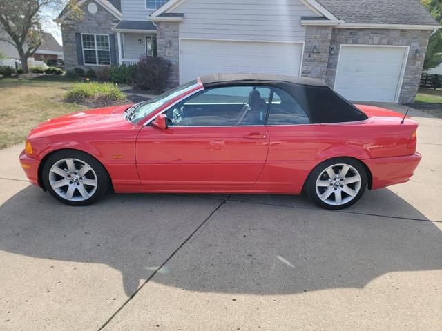Photo of 2001 Red BMW 325
