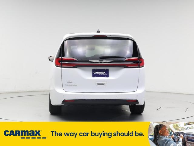 Photo of 2023 White Chrysler Pacifica