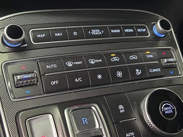 Photo of 2023 Gray Hyundai SANTA FE