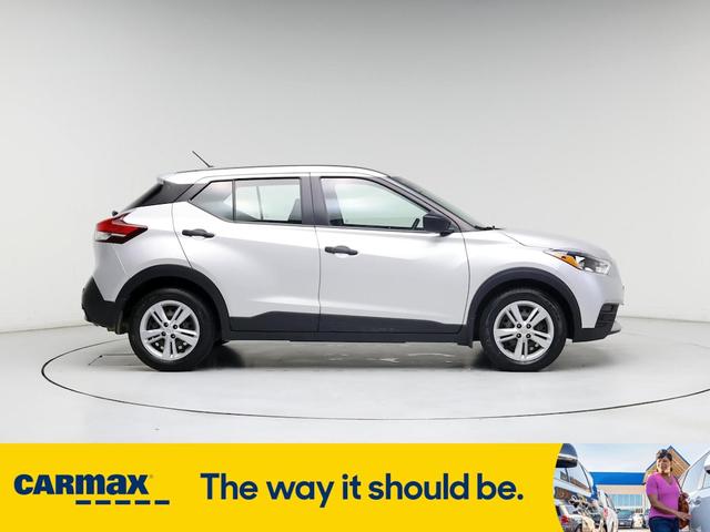 Photo of 2020 Silver Nissan Kicks