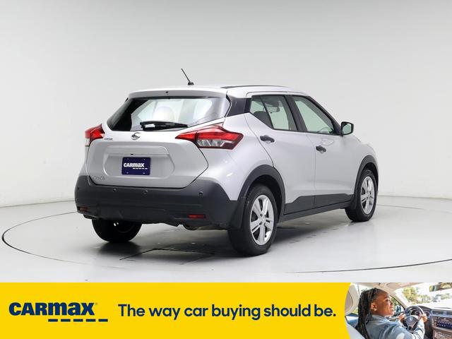 Photo of 2020 Silver Nissan Kicks