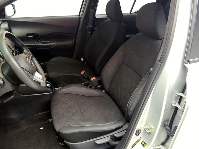 Photo of 2020 Silver Nissan Kicks