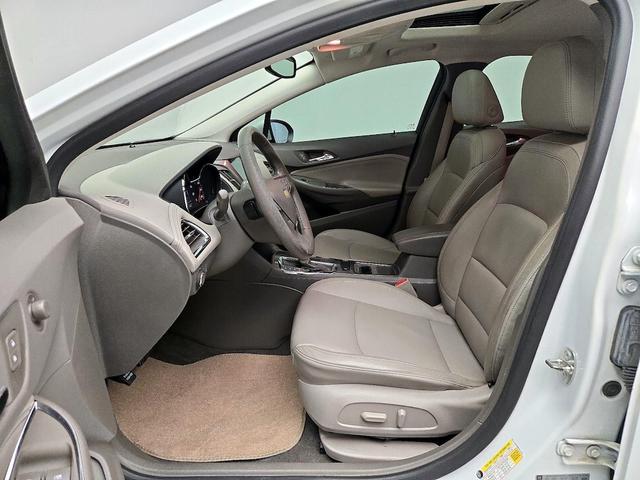 Photo of 2017 White Chevrolet Cruze