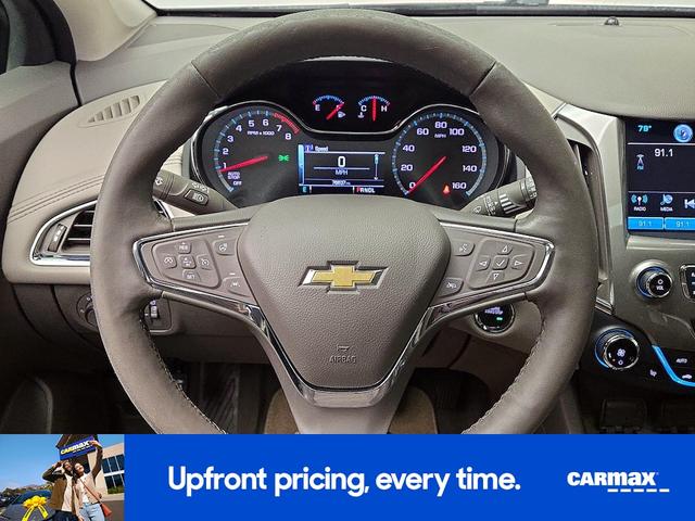 Photo of 2017 White Chevrolet Cruze
