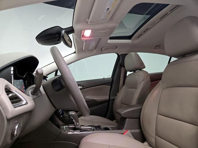 Photo of 2017 White Chevrolet Cruze