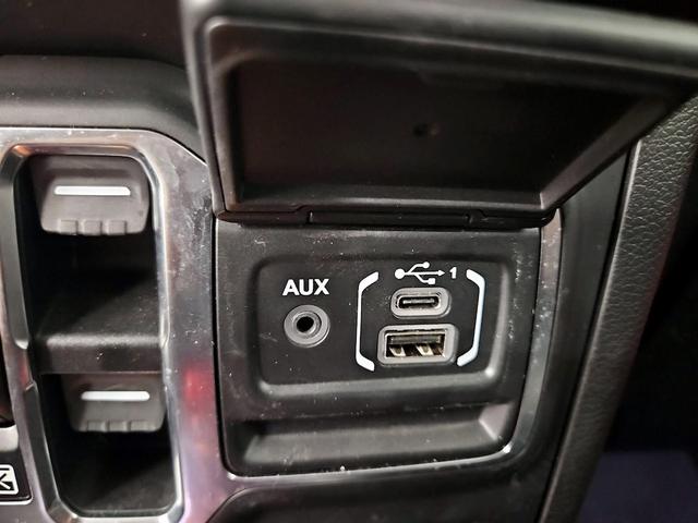 Photo of 2021 Red Jeep Gladiator