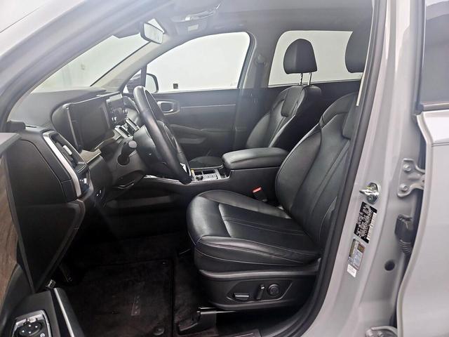 Photo of 2023 Gray Kia Sorento
