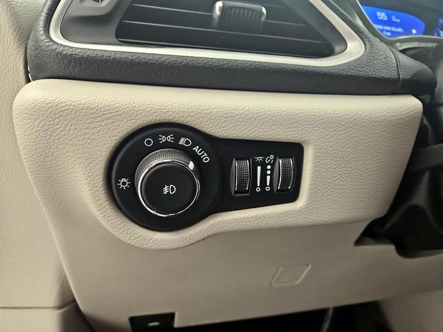 Photo of 2022 Red Chrysler Pacifica