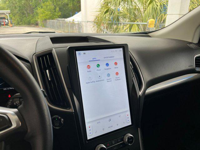 Photo of 2024 Iconic Silver Metallic Ford Edge