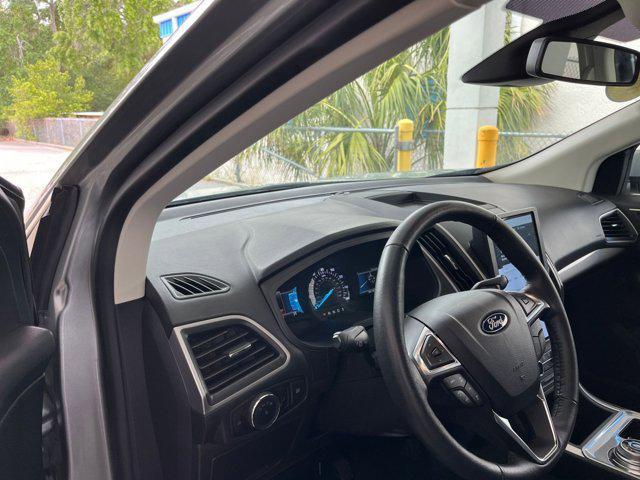 Photo of 2024 Iconic Silver Metallic Ford Edge