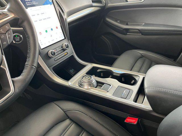 Photo of 2024 Iconic Silver Metallic Ford Edge