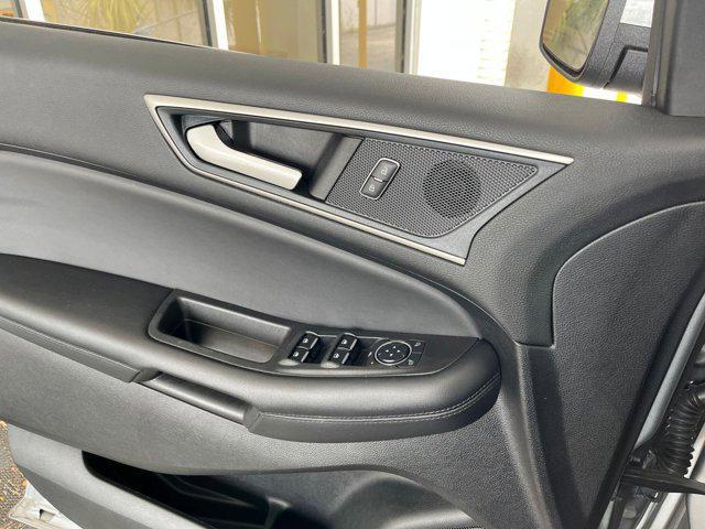 Photo of 2024 Iconic Silver Metallic Ford Edge