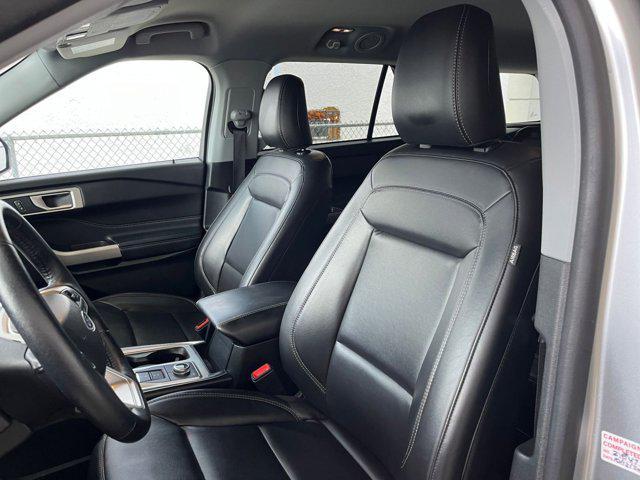 Photo of 2023 Iconic Silver Metallic Ford Explorer