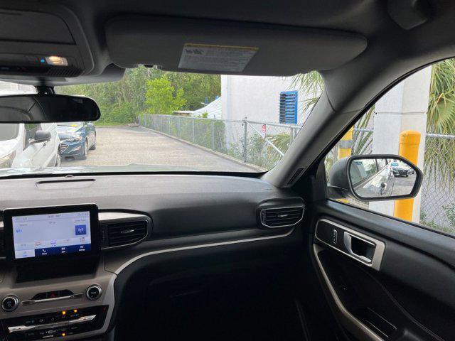 Photo of 2023 Iconic Silver Metallic Ford Explorer