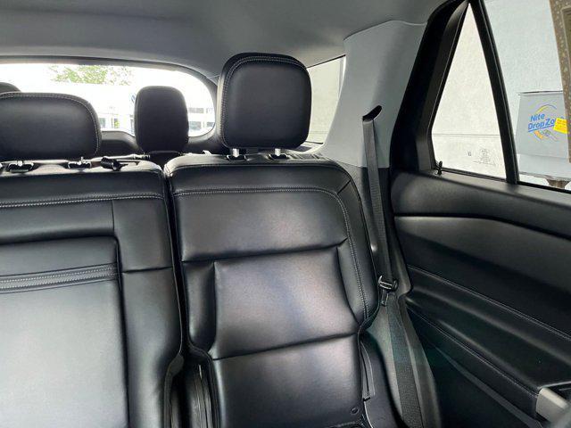 Photo of 2023 Iconic Silver Metallic Ford Explorer