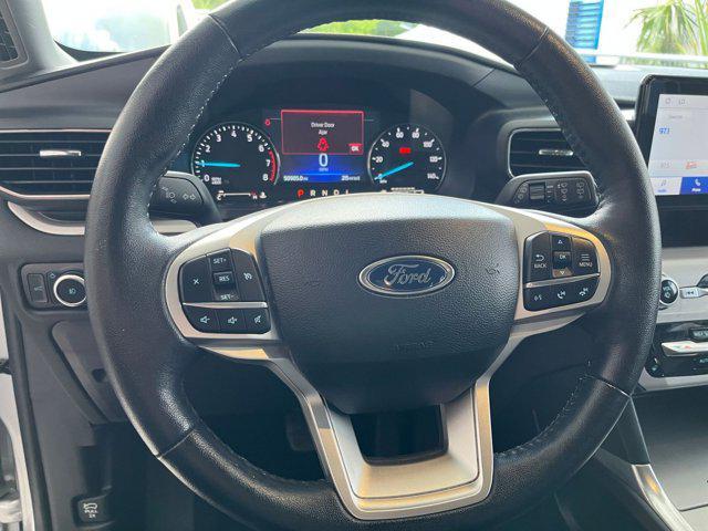 Photo of 2023 Iconic Silver Metallic Ford Explorer