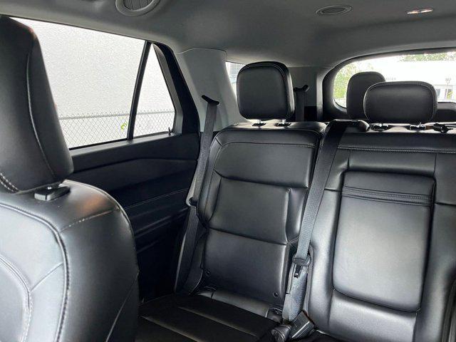 Photo of 2023 Iconic Silver Metallic Ford Explorer