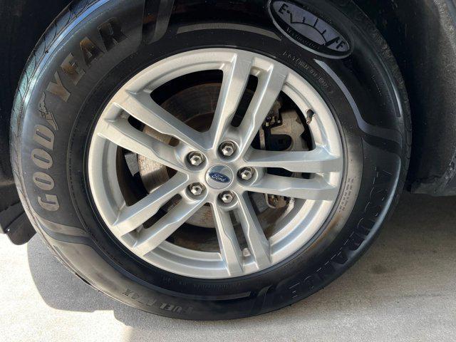 Photo of 2023 Iconic Silver Metallic Ford Explorer