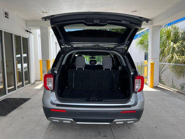 Photo of 2023 Iconic Silver Metallic Ford Explorer