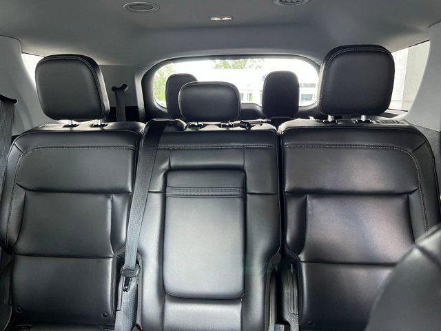 Photo of 2023 Iconic Silver Metallic Ford Explorer