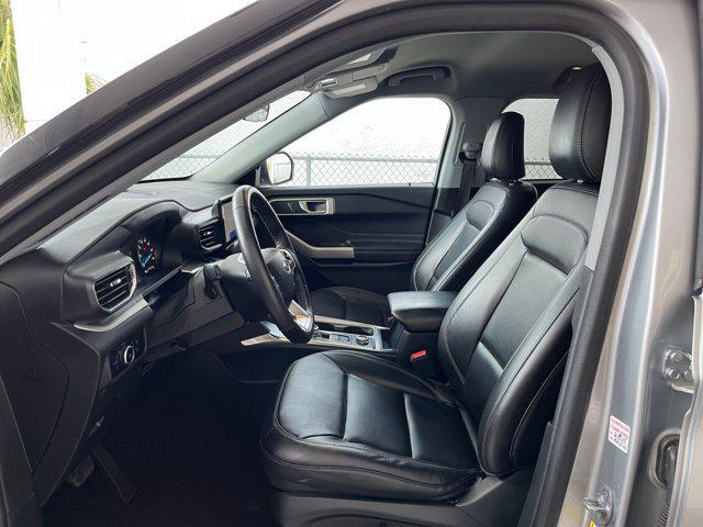 Photo of 2023 Iconic Silver Metallic Ford Explorer