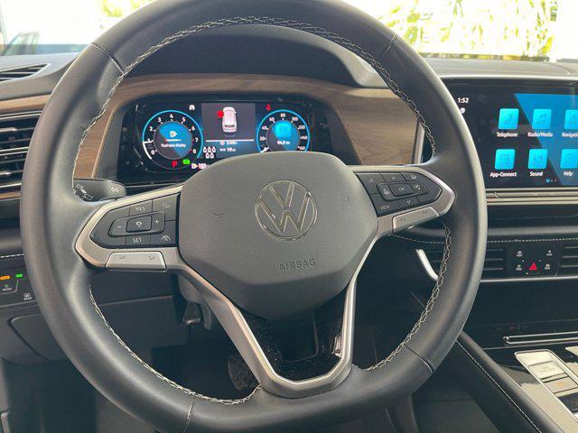 Photo of 2024 Silver Mist Metallic Volkswagen Atlas