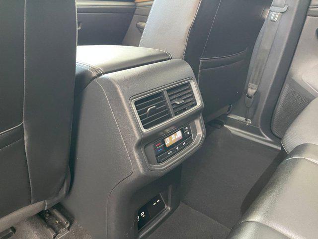 Photo of 2024 Silver Mist Metallic Volkswagen Atlas