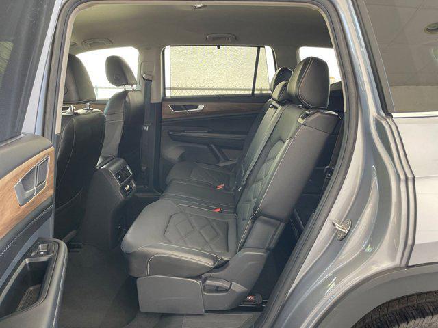Photo of 2024 Silver Mist Metallic Volkswagen Atlas