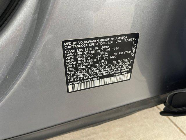 Photo of 2024 Silver Mist Metallic Volkswagen Atlas
