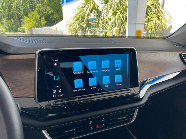 Photo of 2024 Silver Mist Metallic Volkswagen Atlas