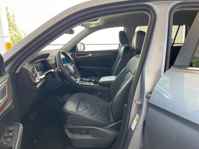 Photo of 2024 Silver Mist Metallic Volkswagen Atlas
