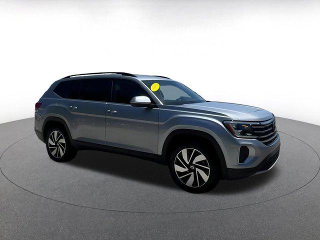 Photo of 2024 Silver Mist Metallic Volkswagen Atlas