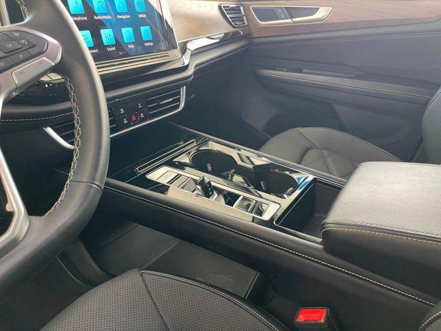 Photo of 2024 Silver Mist Metallic Volkswagen Atlas