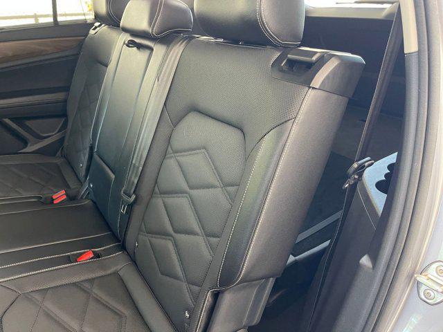 Photo of 2024 Silver Mist Metallic Volkswagen Atlas