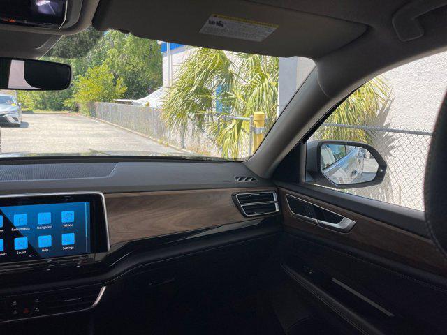 Photo of 2024 Silver Mist Metallic Volkswagen Atlas