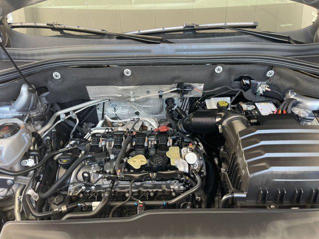 Photo of 2024 Silver Mist Metallic Volkswagen Atlas