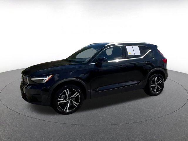 Photo of 2024 Onyx Black Metallic Volvo XC40
