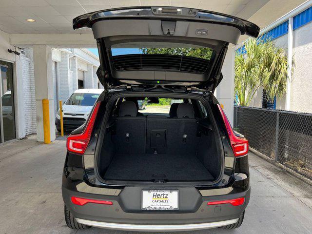 Photo of 2024 Onyx Black Metallic Volvo XC40